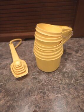 vintage Tupperware measuring cups and spoons